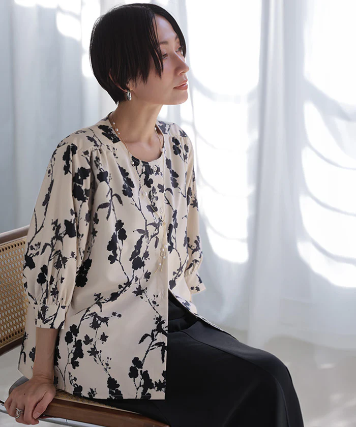 「華やぐモノトーン大花柄」 ブラウス 花柄 シャツ レディース トップス チュニック 七分袖 総柄 立体 羽織 ライトアウター 薄手 きれいめ 体型カバー ゆったり 白 黒 ベージュ 春 夏 Bee Bouquet メール便 - Image 26