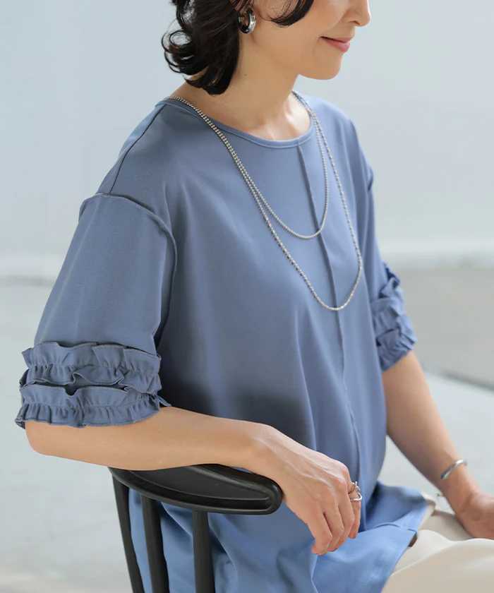 「視線を奪う袖フリル」 Tシャツ フリル袖 レディース トップス カットソー ティーシャツ フリル 切替 半袖 無地 ポンチ ストレッチ Uネック 体型カバー 二の腕カバー ゆったり きれいめ 白 黒 青 春 夏 Bee Bouquet - Image 27