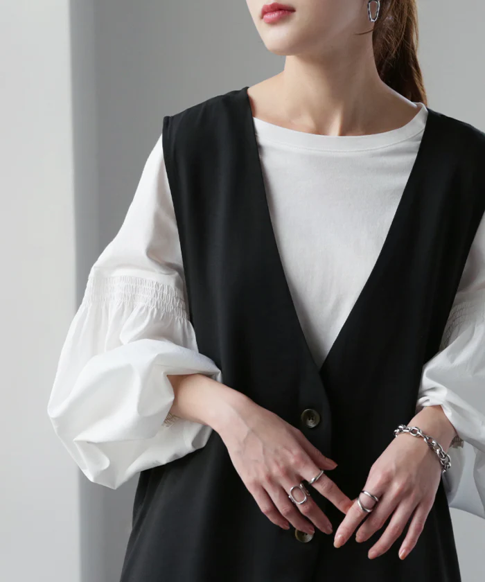 ベスト ジレ ロングベスト トップス 薄手 ロングジレ 前開き レイヤード スリット ロング 体型カバー ノーカラ― Vネック 深V ノースリーブ お尻が隠れる アウター 羽織 きれいめ おしゃれ 大きいサイズ フォーマル ホワイト ブラック 黒 春 夏 HUG.U メール便 - Image 6