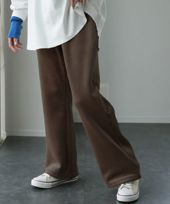 脱ぎたくない…“温かフレア出ました!” 裏起毛 パンツ リブ リブパンツ ボトムス レディース フレアパンツ フレア ロング ボア ゴム コーデュロイ スリット 裏ボア 暖か 極暖 厚手 ゆったり 大きいサイズ 黒 グレー ブラック カーキ 春 夏 HUG.U - Image 6