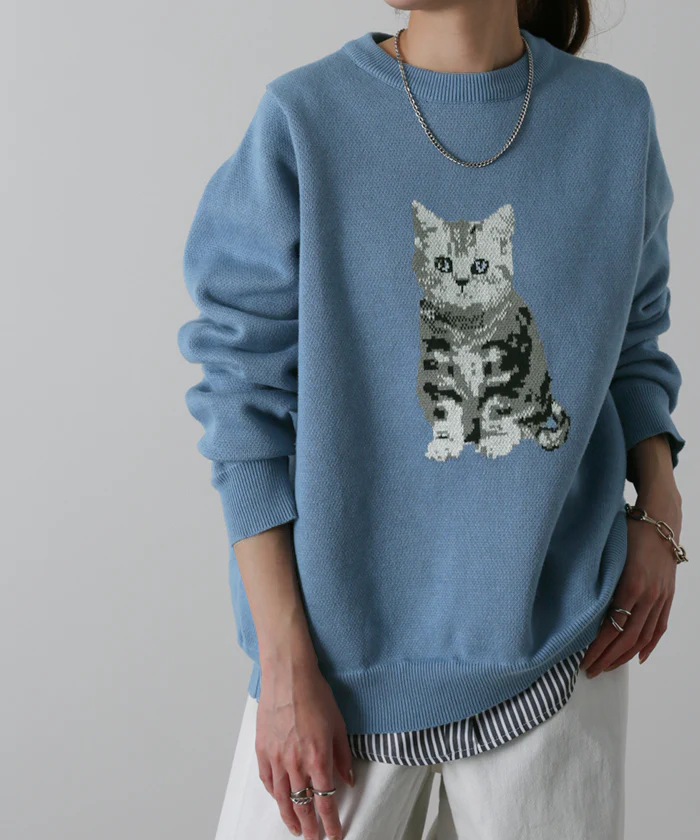 「ニャンと可愛い。」愛猫 ニット スウェット 猫 ネコ イラスト モチーフ クルーネック プルオーバー レディース セーター トップス 長袖 お洒落 アニマル柄 大人 チクチクしない レイヤード 体型カバー ジャガード リブ 茶色 青 春 夏 HUG.U - Image 26