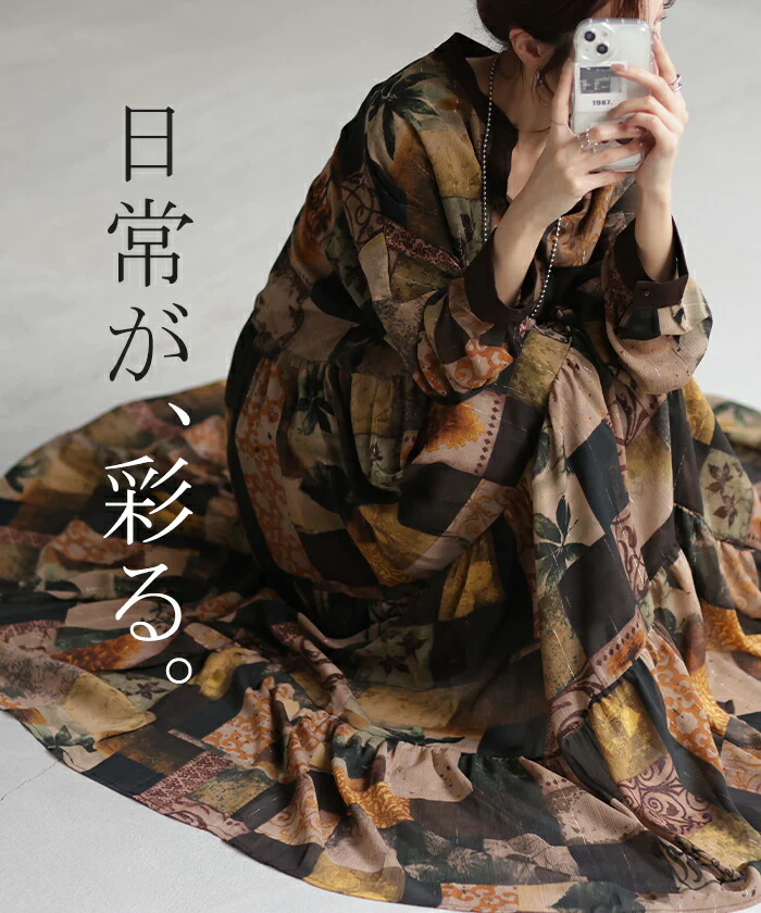 「シックに彩る。」 ワンピ ティアード ワンピース ロングワンピース 柄 柄ワンピ レディース マキシ ティアードワンピ 長袖 シャツワンピ きれいめ アート ロング Aライン シャツ ノーカラ― 体型カバー 大きいサイズ 羽織 ブラウン 春 夏 HUG.U - Image 4