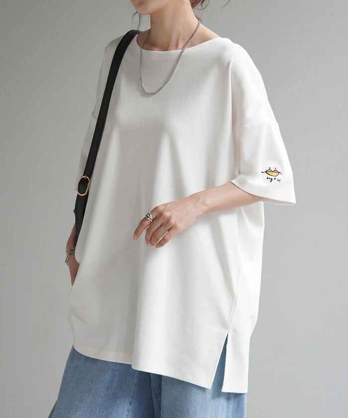 Tシャツ カットソー 刺繍 トップス レディース ■一部7月上旬入荷 ワンポイント 刺繍Tシャツ ロゴ ロング ティーシャツ ロゴT オーバーサイズ チュニック 小さめ 体型カバー 半袖 大きいサイズ Uネック ゆったり 白T お尻が隠れる 無地 白 ブラック 黒 春 夏 HUG.U メール便 - Image 5