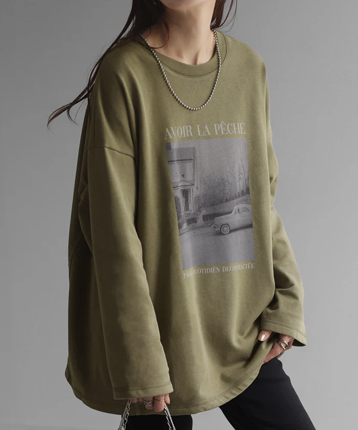 ロンT フォト プリント レディース カットソー ロゴ ロゴT ティーシャツ 無地 長袖 Tシャツ ロング チュニック ルーズ ビッグ トップス Uネック 長い 大きいサイズ ヘビーオンス ゆったり 厚手 ドルマン 体型カバー おしゃれ カーキ 黒 白 春 夏 HUG.U メール便 - Image 28