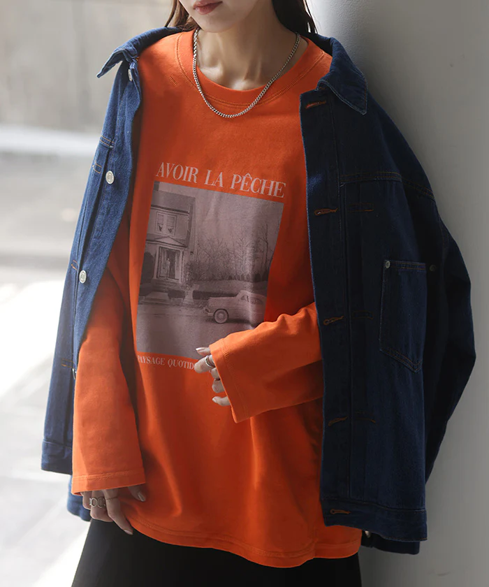 ロンT フォト プリント レディース カットソー ロゴ ロゴT ティーシャツ 無地 長袖 Tシャツ ロング チュニック ルーズ ビッグ トップス Uネック 長い 大きいサイズ ヘビーオンス ゆったり 厚手 ドルマン 体型カバー おしゃれ カーキ 黒 白 春 夏 HUG.U メール便 - Image 29