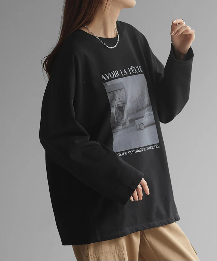 ロンT フォト プリント レディース カットソー ロゴ ロゴT ティーシャツ 無地 長袖 Tシャツ ロング チュニック ルーズ ビッグ トップス Uネック 長い 大きいサイズ ヘビーオンス ゆったり 厚手 ドルマン 体型カバー おしゃれ カーキ 黒 白 春 夏 HUG.U メール便 - Image 30