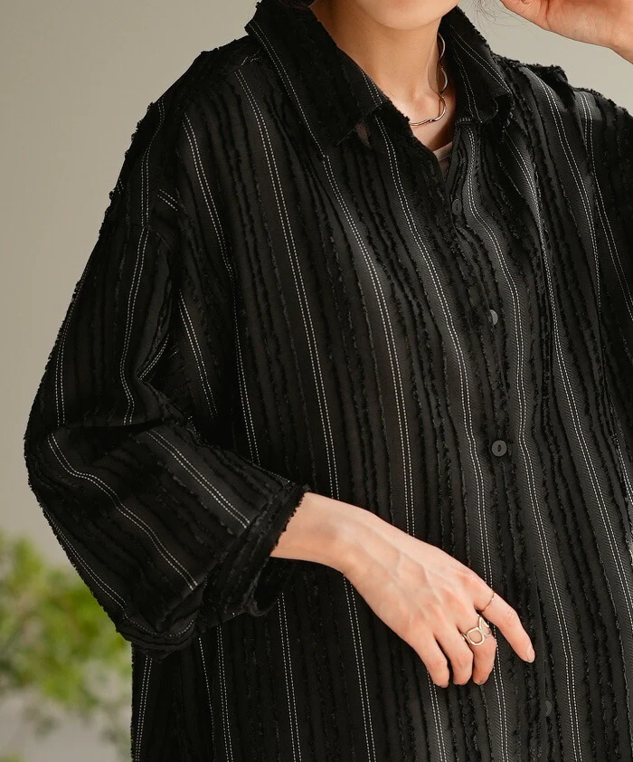 シャツ ストライプ フリンジ 体型カバー シワになりにくい ■一部7月上旬入荷 トップス レディース チュニック 長袖 カラーシャツ ストライプシャツ シアー 長い 大きいサイズ ドルマン ロングシャツ ロング ブラウス 重ね着 羽織 オーバーサイズ ビッグ 白 春 夏 HUG.U - Image 3