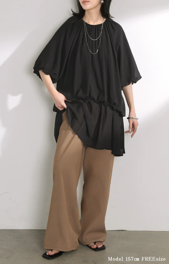【夏セール】 シャツ レディース ギャザー トップス バンドカラー ブラウス ノーカラー ロング ロングシャツ チュニック 半袖 無地 プルオーバー ボリュームスリーブ きれいめ ゆったり 大きいサイズ 体型カバー フレア お尻が隠れる 黒 白 春 夏 HUG.U - Image 3