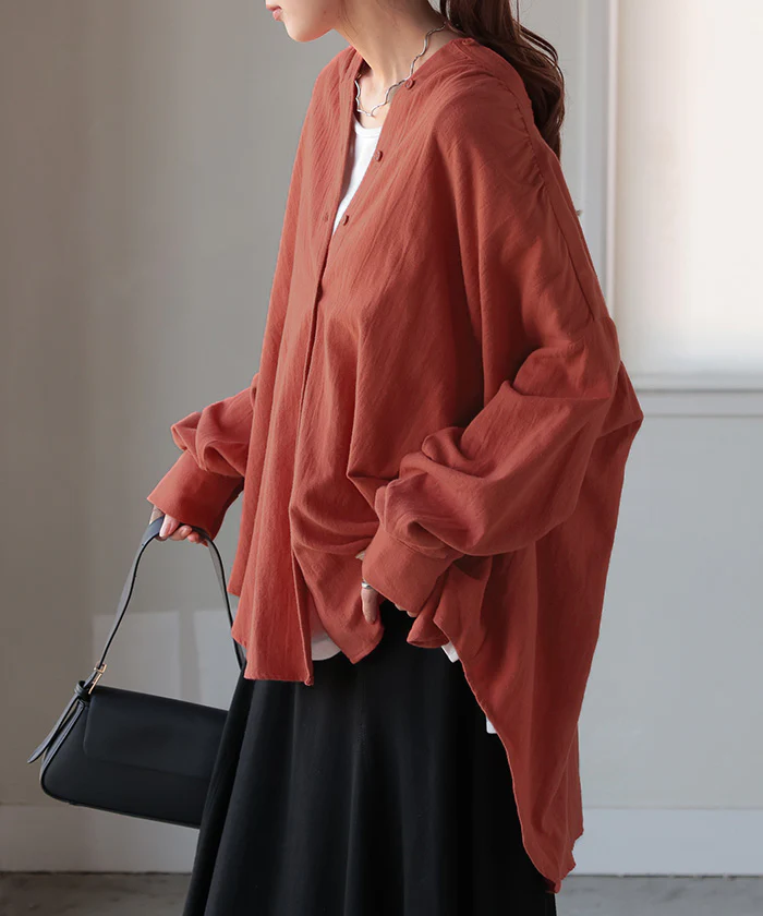 シャツ 微起毛 トップス ロング 綿100％ レディース ロングシャツ チュニック ブラウス ノーカラー バンドカラー オーバーサイズ ゆったり 二の腕カバー ドルマン 体型カバー お尻が隠れる 羽織 長袖 大きいサイズ 黒 白 カーキ 春 夏 HUG.U - Image 27