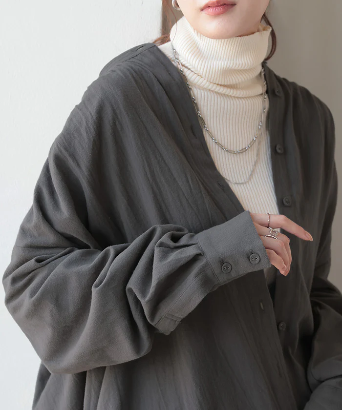 シャツ 微起毛 トップス ロング 綿100％ レディース ロングシャツ チュニック ブラウス ノーカラー バンドカラー オーバーサイズ ゆったり 二の腕カバー ドルマン 体型カバー お尻が隠れる 羽織 長袖 大きいサイズ 黒 白 カーキ 春 夏 HUG.U - Image 28
