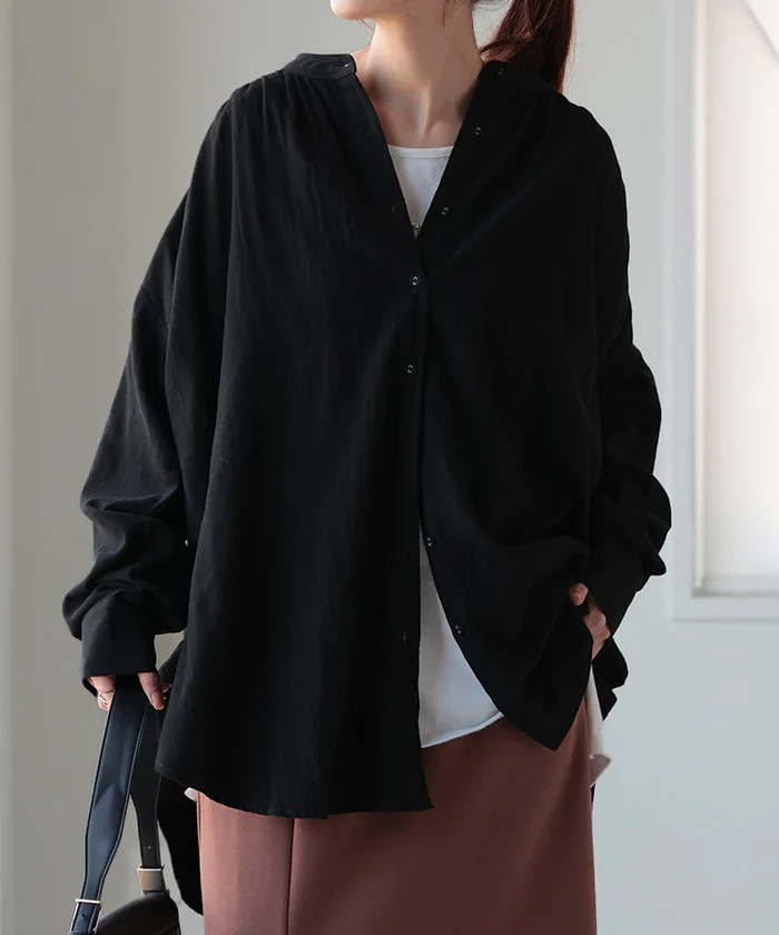 シャツ 微起毛 トップス ロング 綿100％ レディース ロングシャツ チュニック ブラウス ノーカラー バンドカラー オーバーサイズ ゆったり 二の腕カバー ドルマン 体型カバー お尻が隠れる 羽織 長袖 大きいサイズ 黒 白 カーキ 春 夏 HUG.U - Image 31