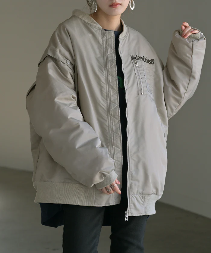 ジャケット ベスト 2way 中綿 レディース アウター ロング ロングアウター MA-1 ロゴ 刺繍 無地 長袖 ノースリーブ ジレ ボリュームスリーブ リブ 男女兼用 ダブルジップ ドロップショルダー 防寒 あったか ミリタリー 黒 カーキ 春 夏 HUG.U - Image 25