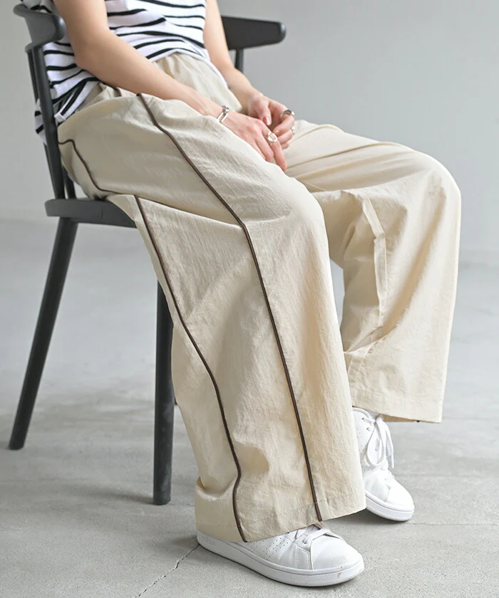 パンツ ワイド ナイロンパンツ レディース ワイドパンツ ロング ロングパンツ 体型カバー 長い 薄手 軽量 ボトムス ボトム ストレート ズボン ゆったり ハイウエスト ナイロン サイドライン スポーティー 大きいサイズ 黒 ベージュ 春 夏 HUG.U - Image 10