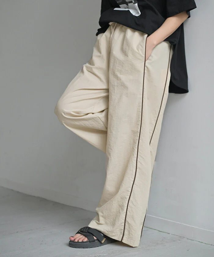 パンツ ワイド ナイロンパンツ レディース ワイドパンツ ロング ロングパンツ 体型カバー 長い 薄手 軽量 ボトムス ボトム ストレート ズボン ゆったり ハイウエスト ナイロン サイドライン スポーティー 大きいサイズ 黒 ベージュ 春 夏 HUG.U - Image 17