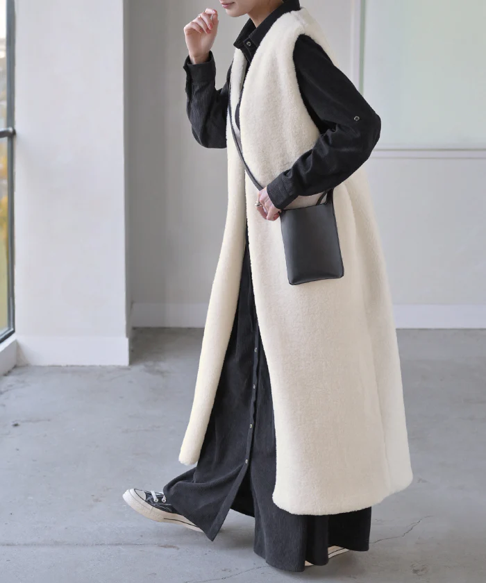 ベスト ジレ ファー ロングベスト レディース トップス アウター ノーカラ― Vネック ロング ロングジレ ノースリーブ 羽織 ボア レイヤード ライトアウター 体型カバー 暖か きれいめ おしゃれ 前開き お尻が隠れる 大きいサイズ 黒 白 春 夏 HUG.U - Image 26