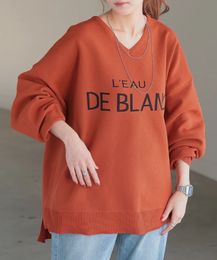 ニット ロゴ スポンジニット レディース トップス セーター ロゴニット オーバー プルオーバー ロング 長袖 ボリュームスリーブ Vネック リブ ゆったり 大きいサイズ 体型カバー お尻が隠れる チクチクしない カジュアル 黒 青 春 夏 HUG.U - Image 5