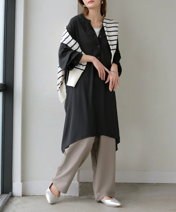 シャツ チュニック ノーカラー レディース ■一部7月下旬入荷 トップス ワンピース バンドカラー ブラウス ロング ロングシャツ Vネック シフォン シワになりにくい レイヤード 重ね着 長袖 無地 きれいめ ゆったり 大きいサイズ 体型カバー お尻が隠れる 黒 白 秋 冬 HUG.U メール便 - Image 26