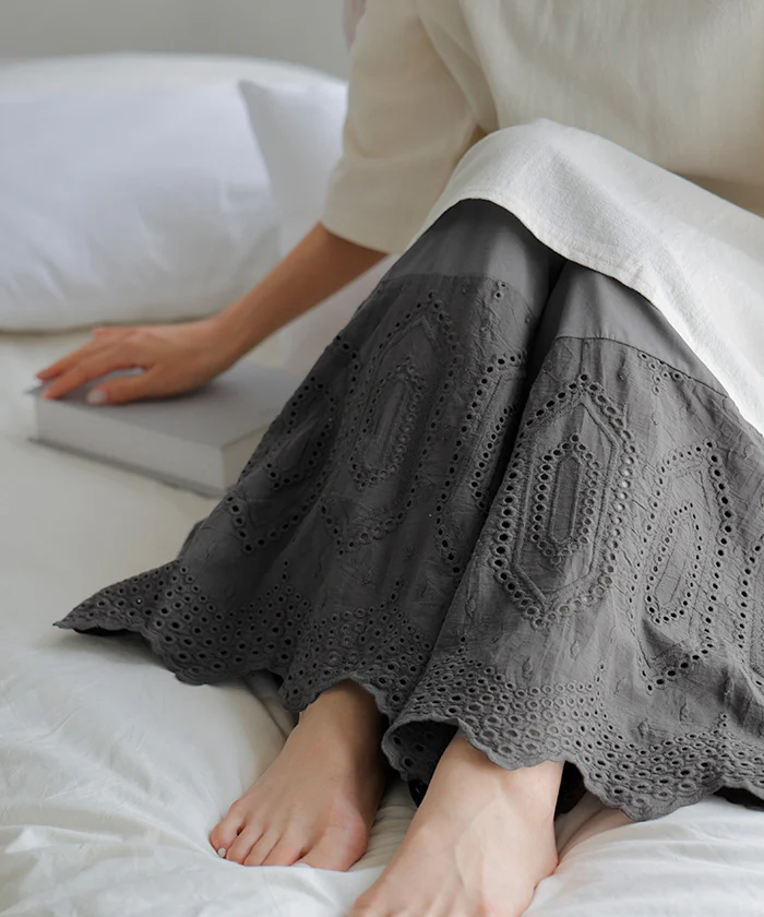 ペチパンツ ワイド パンツ レイヤード レディース ペチコート レース 刺繍 綿 混 コットン 選べる丈 シアー 切り替え ズボン フレア 裾パンツ ボトムス 体型カバー ウエストゴム ロング インナー 涼しい 重ね着 大きいサイズ 白 黒 春 夏 HUG.U メール便 - Image 48