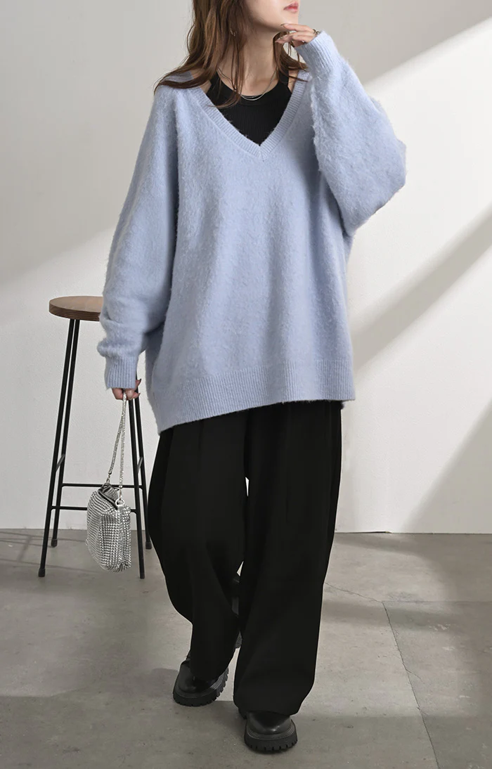 ニット Vネック モヘアタッチ レディース トップス セーター モヘア風 プルオーバー 深V ロング 長袖 長い オーバー ラグラン リブ レイヤード チュニック ゆったり 大きいサイズ 体型カバー お尻が隠れる カジュアル きれいめ 黒 白 秋 冬 HUG.U - Image 18