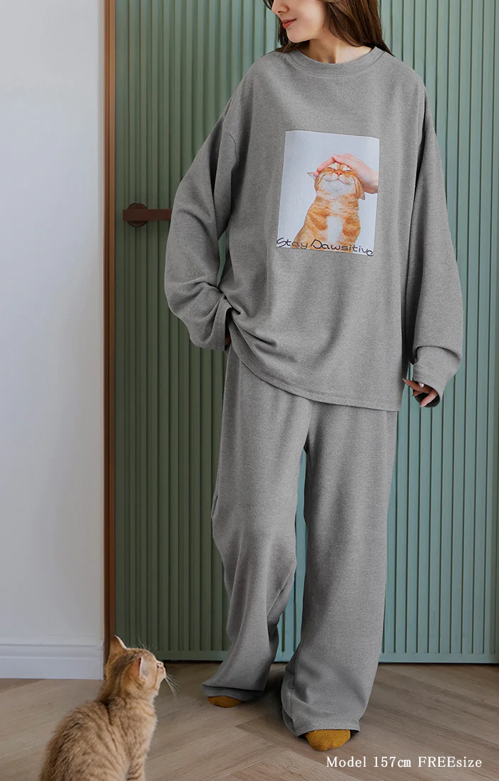 ルームウェア 『 体感+3.2℃ 』 腹巻 付き 猫 プリント レディース パジャマ ロング 吸湿発熱 パンツ トップス ロンT 長袖 部屋着 セットアップ 上下 はらまき あったか 防寒 体型カバー 大きいサイズ 猫柄 猫プリント 猫グッズ グレー 黒 秋 冬 HUG.U - Image 21