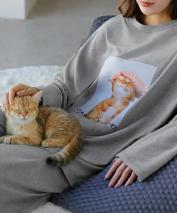 ルームウェア 『 体感+3.2℃ 』 腹巻 付き 猫 プリント レディース パジャマ ロング 吸湿発熱 パンツ トップス ロンT 長袖 部屋着 セットアップ 上下 はらまき あったか 防寒 体型カバー 大きいサイズ 猫柄 猫プリント 猫グッズ グレー 黒 秋 冬 HUG.U - Image 27