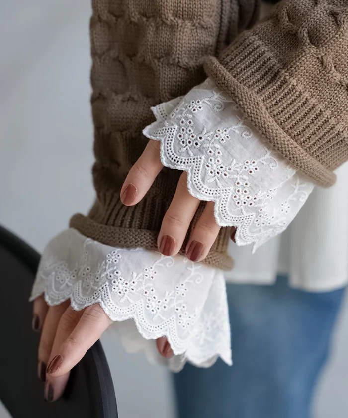 つけ袖 レース 綿100 レディース フリル 刺繍 レイヤード ブラウス 重ね 付け袖 肌隠し シャーリングゴム 軽量 ストレッチ フレア袖 ベル袖 刺繍レース コットン スカラップレース レイヤードトップス インナー 小物 シンプル 重ね着風 黒 白 HUG.U メール便 - Image 7
