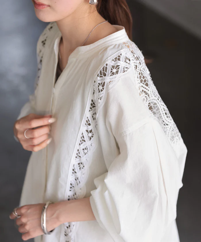 2026SS新作 シャツ レース 刺繍 ドッキング レディース ■一部7月中旬入荷 トップス ロング ブラウス ロングシャツ レースシャツ チュニック 羽織 長袖 スキッパー Vネック ボリュームスリーブ ぽわん袖 貝ボタン きれいめ ゆったり 体型カバー 大きいサイズ お尻隠れる 黒 白 春 夏 HUG.U - Image 27