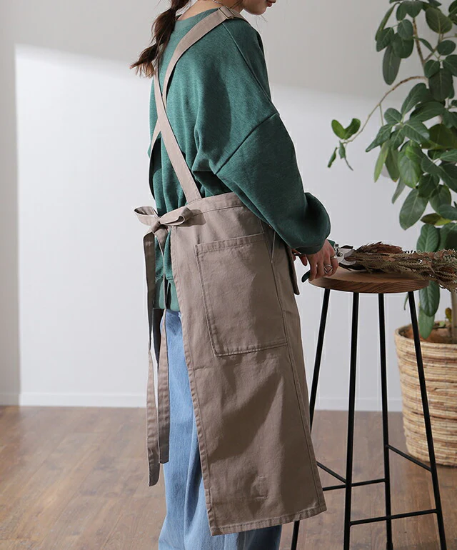 エプロン おしゃれ "パンツになる" キャンプ アウトドア レディース 家事 DIY お洒落 オシャレ デニム ワークエプロン コットン 綿 100 シンプル ポケット ガーデニング ブラック 厚手 ロング ナチュラル パンツ 黒 カーキ 大きいサイズ 春 夏 HUG.U - Image 14