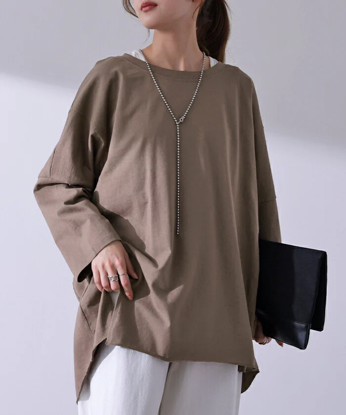 ほどよく「ゆるい。」 ロンＴ 綿100％ オーバーサイズ レディース カットソー ロンT 長袖 Tシャツ ロング チュニック ドルマン 薄手 レイヤード Uネック 無地 スリット ラウンド 大きいサイズ ゆったり 体型カバー お尻が隠れる 白 黒 春 夏 HUG.U メール便 - Image 5