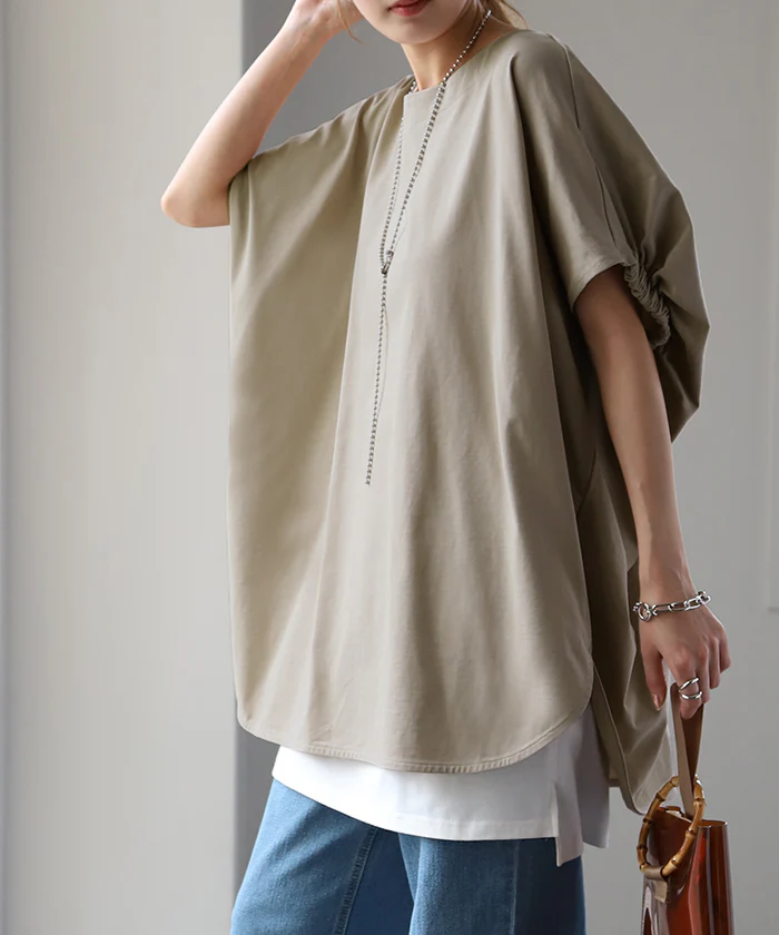 天竺タッチ 「たっぷり ギャザー。」 Tシャツ 体型カバー バックギャザー カットソー ロング バックフリル トップス 二の腕カバー 厚手 きれいめ レディース ティーシャツ 半袖 大きいサイズ 綿100 オーバーサイズ 白 お尻が隠れる 無地 春 夏 HUG.U - Image 49