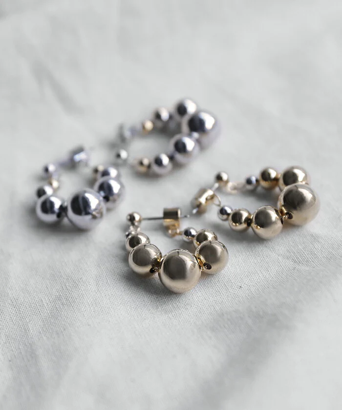 ピアス アクセサリー ボール 丸 シルバー ゴールド シルバーアクセサリー フープ 大ぶり カーブ ウェーブ アクセ モード おしゃれ モチーフ ねじり メタル レディース ニュアンス ごつめ 人気 両耳用 大きめ 変形 大人 パーティー 女性 春 夏 HUG.U メール便 - Image 11
