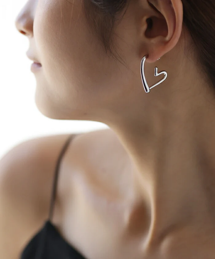 ハートピアス アクセサリー ピアス シルバー ゴールド シルバーアクセサリー フープ 大ぶり カーブ ハート アクセ おしゃれ モチーフ ねじり メタル レディース ニュアンス ハートフープ 人気 両耳用 大きめ 変形 大人 パーティー 女性 春 夏 HUG.U メール便 - Image 11