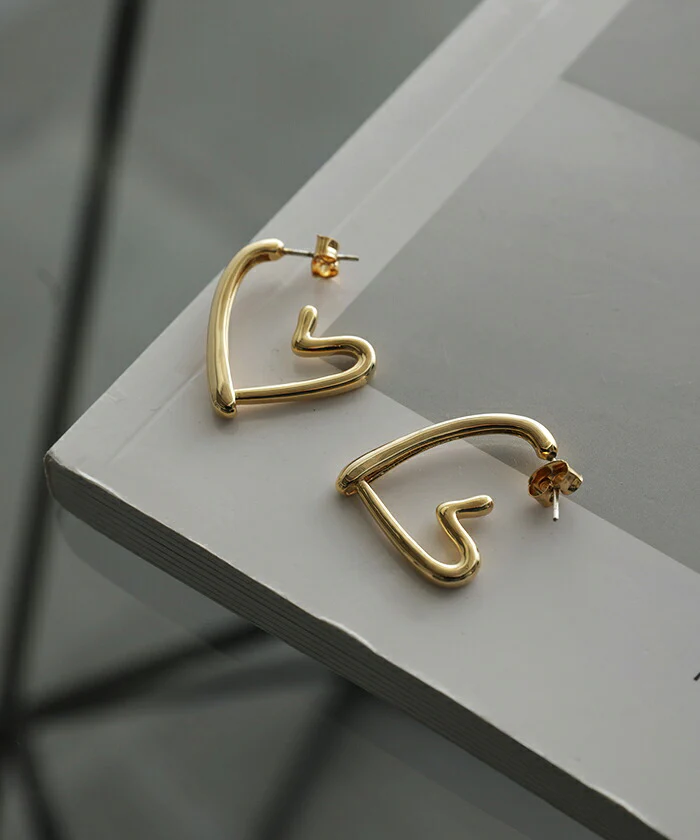 ハートピアス アクセサリー ピアス シルバー ゴールド シルバーアクセサリー フープ 大ぶり カーブ ハート アクセ おしゃれ モチーフ ねじり メタル レディース ニュアンス ハートフープ 人気 両耳用 大きめ 変形 大人 パーティー 女性 春 夏 HUG.U メール便 - Image 2