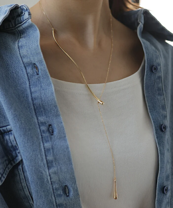 ネックレス Y字 アクセサリー カーブ メタル チェーン レディース ロング ロングネックレス オブジェ シルバーアクセサリー ゴールド シルバー 長い 大ぶり ウェーブ アクセ ジュエリー チョーカー 風 おしゃれ モチーフ ねじり 女性 春 夏 HUG.U メール便 - Image 4