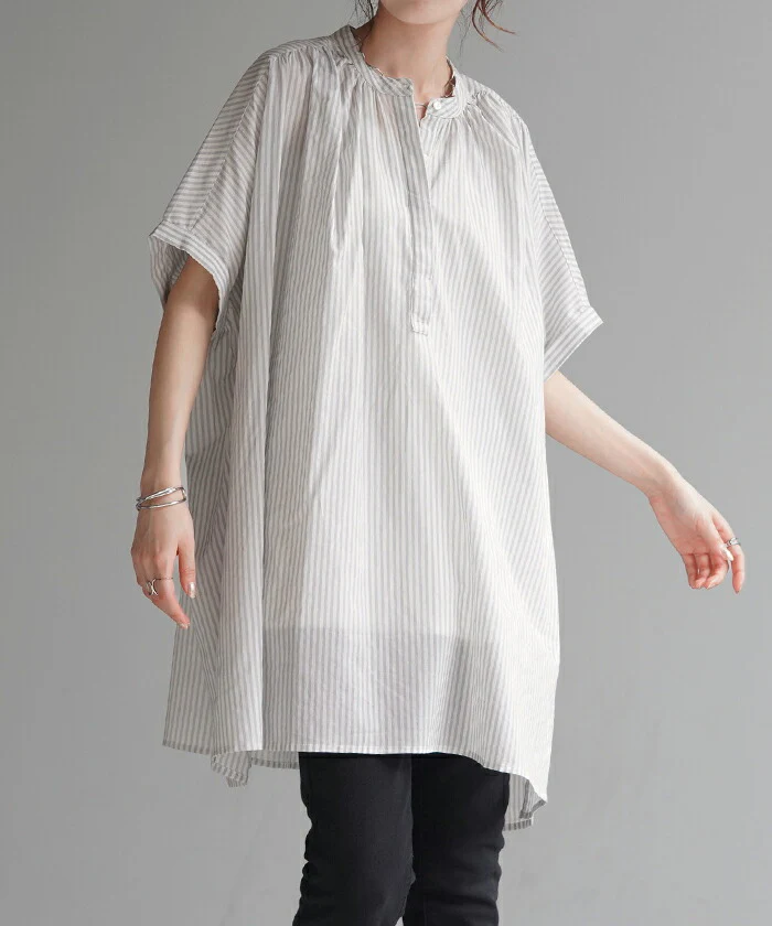 ブラウス ストライプ 綿100% レディース ロング チュニック シャツ トップス ロングシャツ コットン ボタン オーバーサイズ お尻が隠れる 半袖 バンドカラー キーネック 風 ドルマン サイドスリット 通気性 体型カバー 大きいサイズ 黒 ブルー 春 夏 HUG.U メール便 - Image 5