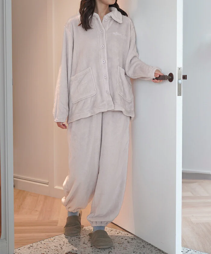 ルームウェア ボア もこもこ ルームウエア パジャマ 部屋着 セットアップ ロング レディース カーディガン パンツ 起毛 長袖 ワンマイルウエア ハイネック ゴム 防寒 暖かい あったかい 体型カバー 大きいサイズ ピンク ブルー 春 夏 HUG.U - Image 5