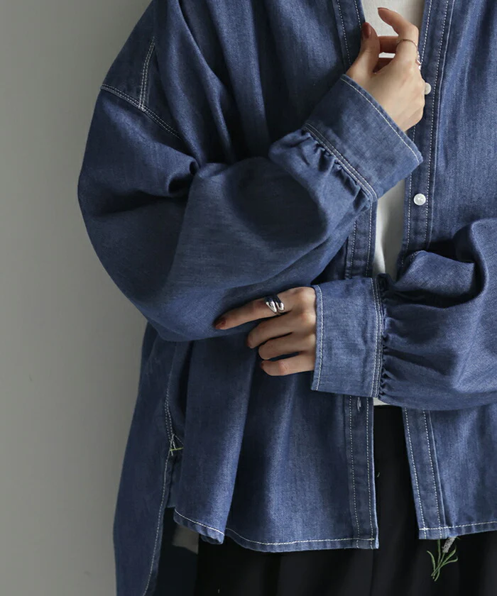 シャツ デニム コンパクト目 ロング レディース デニムシャツ トップス アウター ロングシャツ チュニック ノーカラー フリンジ 長袖 羽織 ジャケット ドルマン 体型カバー お尻が隠れる 二の腕カバー ギャザー ジーンズ 大人 無地 黒 春 夏 HUG.U - Image 17