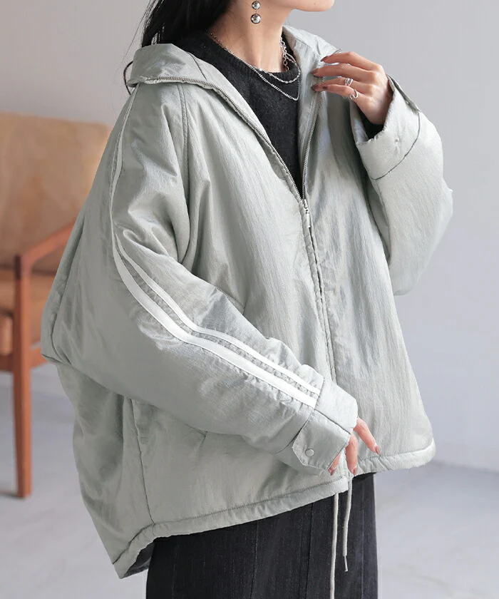 アウター ブルゾン ジャケット タートルネック レディース トラックジャケット オーバーサイズ ナイロン zip 中綿 ポケット 裏地 ライン ハイネック 長袖 大きいサイズ 体型カバー オーバーサイズ ゆったり スポーティ 大人 きれいめ 上品 ブラウン 銀 春 夏 HUG.U - Image 5