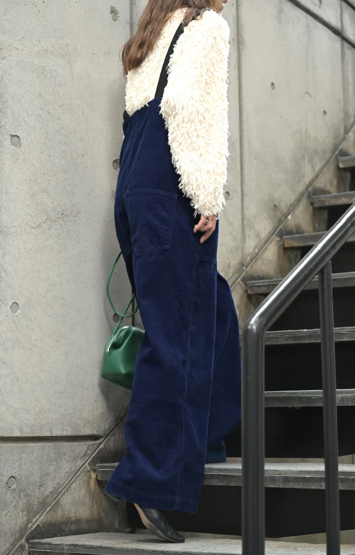 サロペット 綿100 コーデュロイ ロング レディース サロペ パンツ ロングパンツ ノースリーブ ワイド ストレート オーバーオール レイヤード 重ね着 調節可能 ゆったり きれいめ オーバーサイズ 大きいサイズ 体型カバー ブルー ネイビー 秋 冬 HUG.U - Image 9