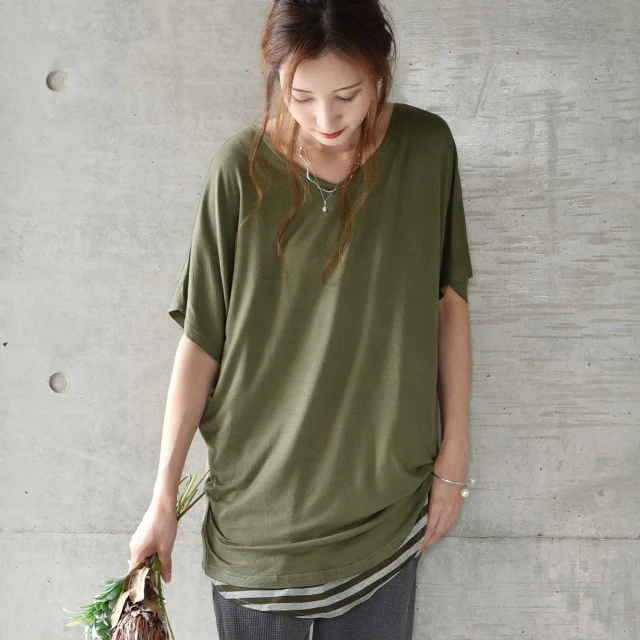 トップス レディース Tシャツ カットソー Vネック 無地 シンプル ドルマン 白T 大きいサイズ 二の腕カバー きれいめ ゆったり 五分袖 ドルマントップス ティーシャツ 黒 白 ネイビー カーキ 春 夏 HUG.U メール便 - Image 25