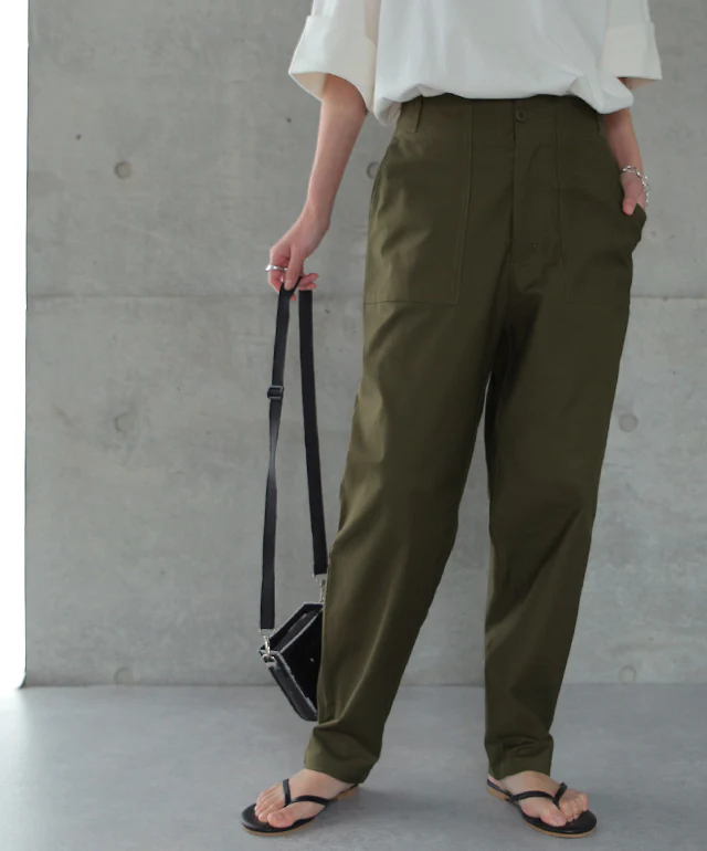 大人の余裕「ほどゆるパンツ」 パンツ レディース ■一部7月中旬入荷 ボトムス カーゴ カーゴパンツ テーパード テーパードパンツ ワークパンツ ハイウエスト ゆる シンプル 黒 カーキ ベージュ 大きいサイズ 春 夏 HUG.U メール便 - Image 5