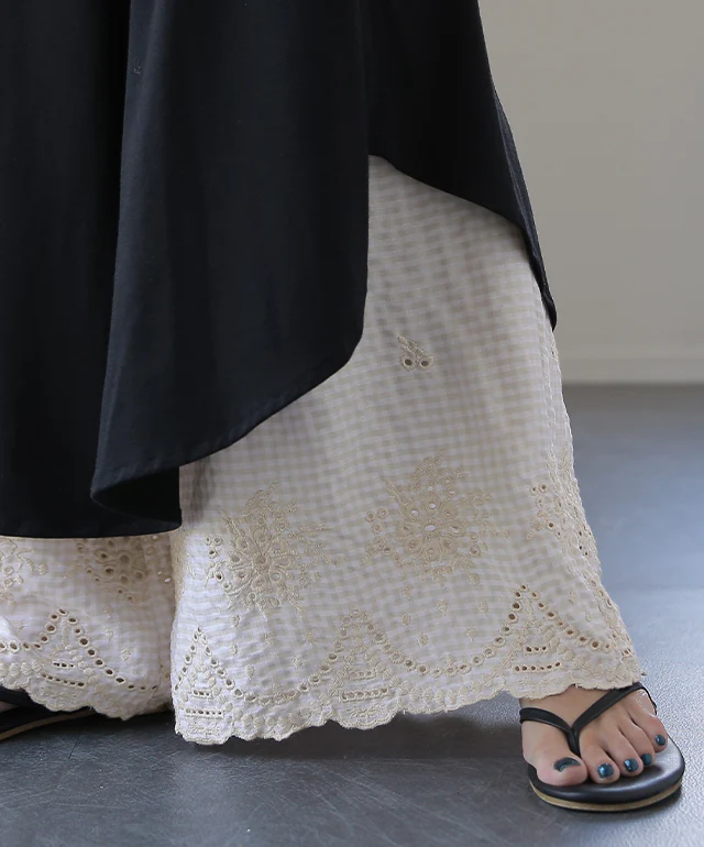 裾パンツ 「チェック 好きな大人達へ」 ペチパンツ パンツ ズボン レディース ペチコート ボトムス インナーゆったり レイヤード 重ね着 ギンガムチェック ロング 体型カバー ゴム ワイド 黒 涼しい ブラック 大きいサイズ 春 夏 ワイドパンツ HUG.U メール便 - Image 5