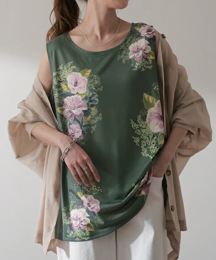 花を生ける。「フラワータンク」 タンクトップ レディース ■一部7月上旬入荷 フラワー チュニック丈 タンク トップス ノースリーブ チュニック丈 薄手 Uネック レイヤード アート 花 花柄 柄 大柄 インナー ロング アート柄 ゆったり 大きいサイズ 春 夏 黒 HUG.U メール便 - Image 5