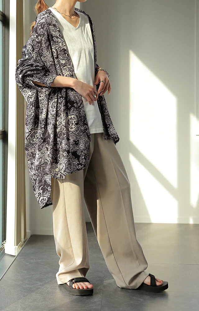 シャツ 「とろみ感。」 ペイズリー柄 レディース スリット トップス ロング ロングシャツ ブラウス チュニック バンドカラー ノーカラー 体型カバー レイヤード オーバーサイズ 総柄 ペイズリー 柄 長袖 羽織 大きいサイズ 黒 白 春 夏 HUG.U メール便 - Image 6
