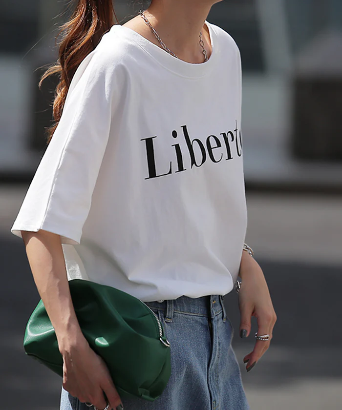 ロゴ Tシャツ 求めてた きれいめ 半袖 レディース ロゴT ■一部7月上旬入荷 オーバーサイズ 体型カバー ドルマン ビッグ プリント 二の腕カバー 綺麗目 大人 ドロップショルダー カットソー ゆったり 白 黒 大きいサイズ 春 夏 HUG.U メール便 - Image 4